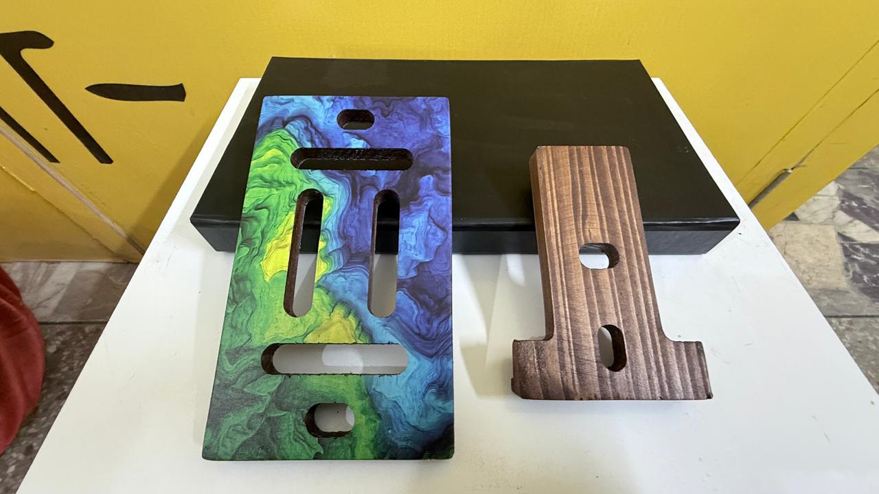 Patterned Mobile Holder (A)